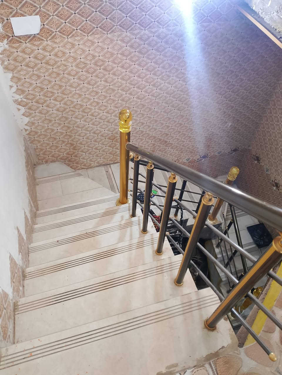 بيت للبيع بالقدس شارع قدس انصار 125 متر طابقين كونكريت صب الارضي غرفه وصاله ومطبخ واستقبال والثاني غرفتين وصاله وصحيات الاتصال ***********
