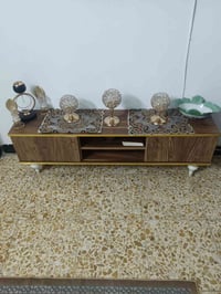 يوجد ميز ابلازمه للبيع السعر ٣٠ العنوان هاتف 07728041238