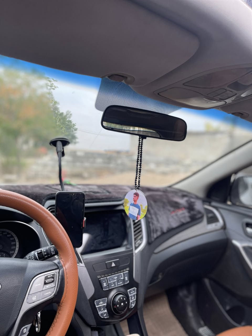 سانتافی مۆدێل ٢٠١٣سەیارەکە خەلیجیە بێدە عمو لێدراو سەیارەکە لەهەموگیانی نیوکڕی هەیە سەیارەکە قەپات مواسەفاتە ناوقەیسیە ١٣٠هەزار ڕۆیشتە گێڕومەکینە بەشەرت نەکرا وەتەوە  سەیارەکە پانەورامایە سێ ڕیز کۆشینەو  سێمۆدی لێخوڕینی هەیە 
نۆرماڵ
کۆنفۆرت
سپۆرت
ئیکۆ
سەیارەهی مەعرەز نیە یەکدۆلار مەسرفی نیە 
ڕەقەم/ ***********
شوێن کەلار.
