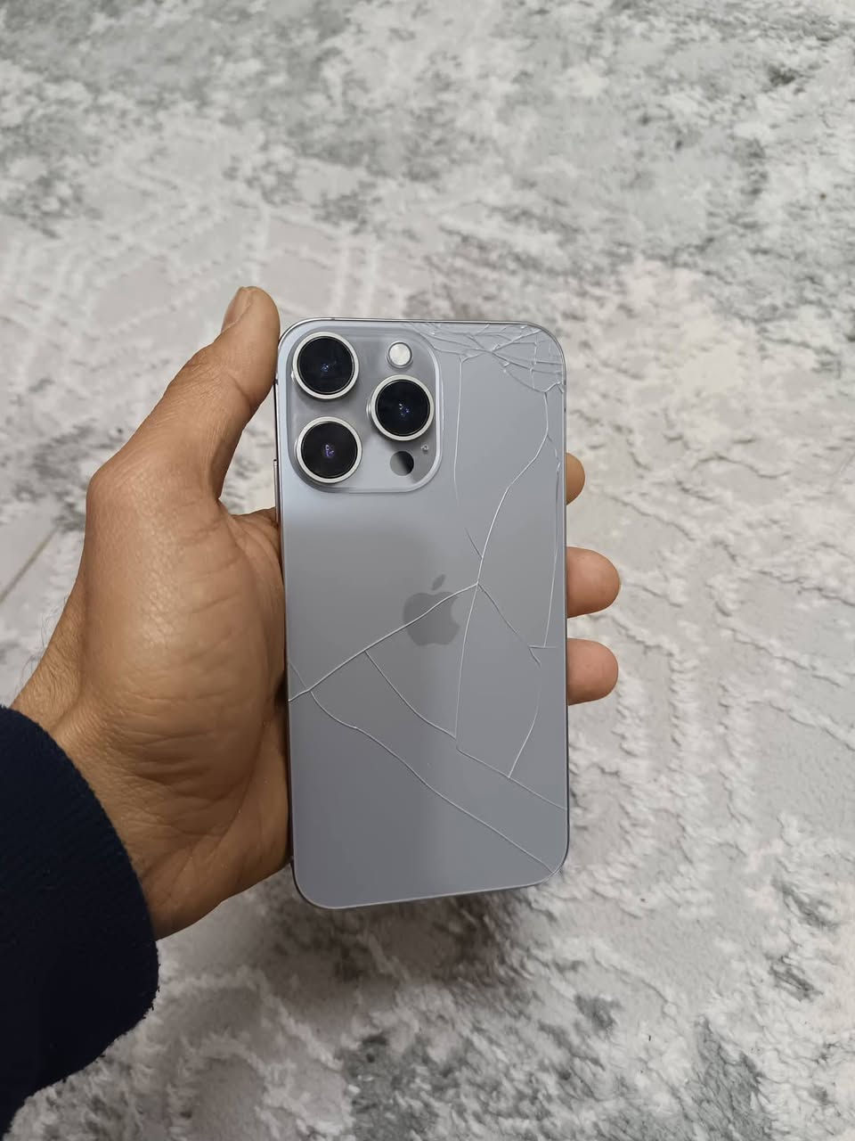 ايفون اكس ار محور 15 برو ماكس نضيف
بطاريه 79 فيس ايدي متوقف 
3 خيارات الشاشه 
سعره 190 
رقمي ***********
مكاني كربلا الجاير
