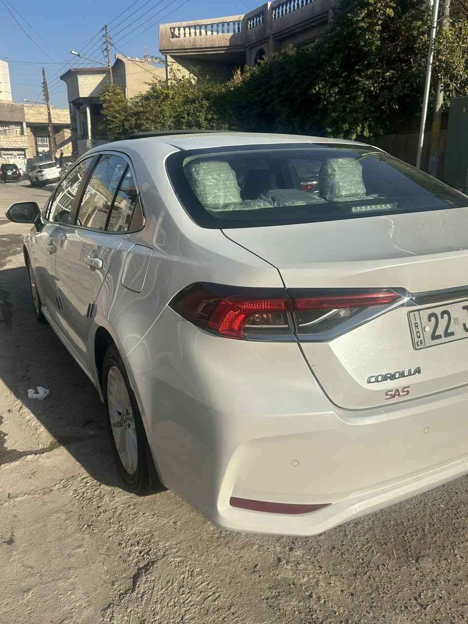 السلام عليكم
ام ضمان 
تويوتا كورلا  2022   SAS خليجيه 
ضمان (ساز بانزين) SAS
فول مواصفات 
سلايد روف 
حساسات امامي خلفي 
تبريد قطعتين 
بصمه تشغيل 
لون ابيض 
رقم اربيل 
العداد 62 الف كيلوو 
السنويه بأسمي ثاني يوم احولك 
السياره بدون قطره صبغ فقط بارد بيه شويه 
للاستفسار  ***********
مكان السياره بغداد / السيديه
