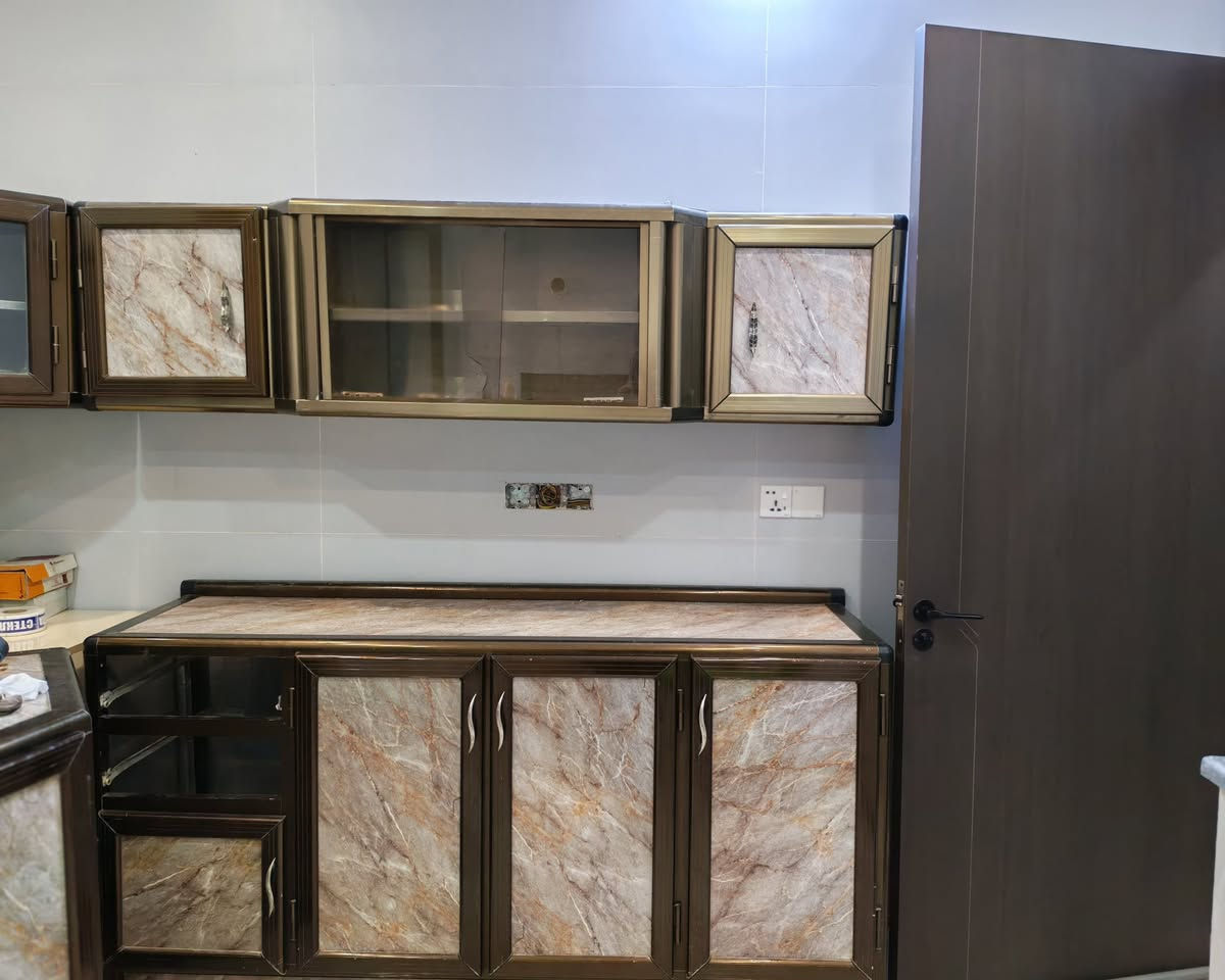 السلام عليكم ورحمة الله وبركاته / هذا الكاونتر والميز ثنينهم للبيع بسعر واحد وبيهن مجال للتواصل واتساب: ***********
العنوان: حي الميلاد
