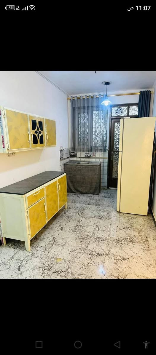 السلام عليكم
شقه موثثه 
بل كامل
عنوانه
شارع 60المحاربين
قرب عماره
العميد الطبي
ايجاره 350بي مجال
راسلني خاص 
عدك بيت او شقه اعرضه الك 
***********
