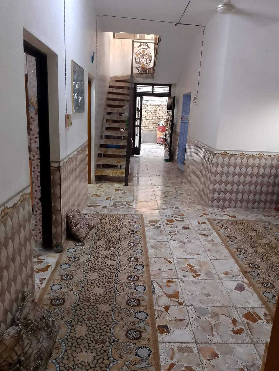 سلام عليكم بيت اللبيع مساحه 200متر طابو زراعي قرار 25يحتوي علئ غرفتين نوم صاله ومطبخ وبراني طابوك درجه اوله صب كونكريت 3رباطات مدارس عدد 2كهرباء ماي داخل ضمن مربع الكوفه العنوان الكوفه الصوب الصغير منطقت البو نعمان قرب مدرسة المقداد الستفسار انتصل علئ رقم ‏‪***********‬‏
