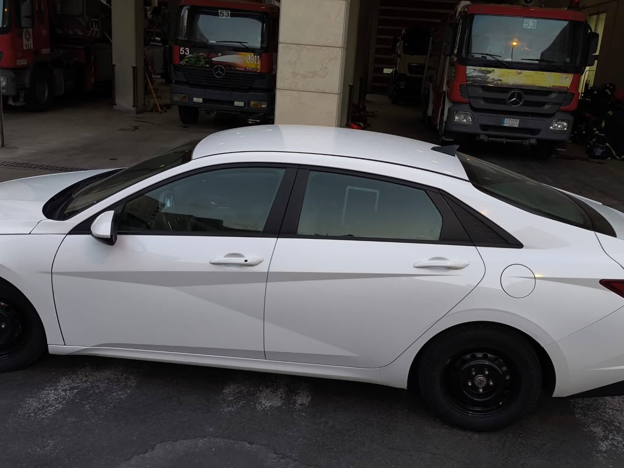 السلام عليكم 
الانتر موديل ٢٣ رقم بغداد الجديد 
حادث جاملغ مبدل اصلي وبنيد اصلي فقط الداعمية صبغ 
مكينه على الفحص كير AT تبريد ثلج صدر جديد 
فول موصفات بصمه تحديد مسار  ردارات نظام اسبورت تشغيل  عن بعد  السيارة جاهزه بيه تصليح بسيط كد شبر بالشاصي   مكان السيارة بغداد بسمايا تلفون ***********  السعر ١٣٠ وبيه شي بسيط
