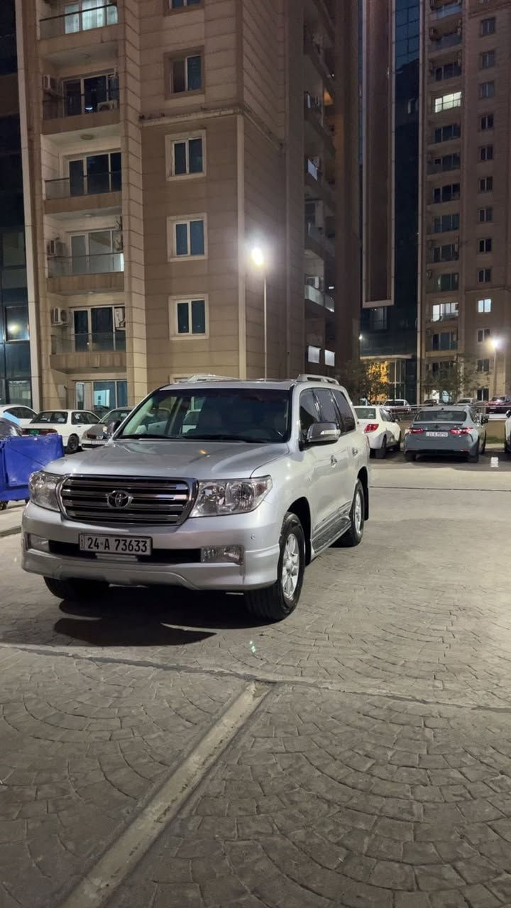 سلام عليكم لاندكروز 2011 للبيع رقمه دهوك جديد تريد وكاله تريد تحويل بيه بنيد مبدل وبارد بجاملغ سياره جديده سعر 3شداد وبيه مجال مكانه نجف ***********
