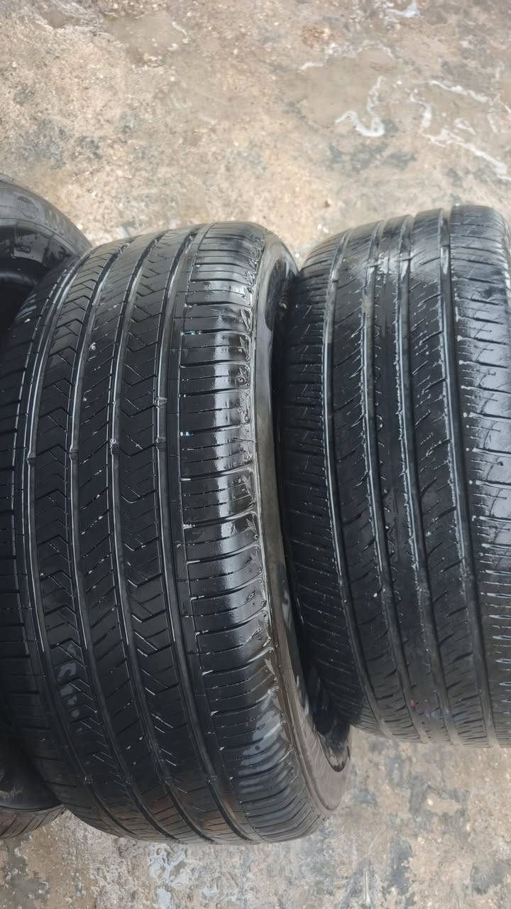 تايرات لاندكروز للبيع استخدام قليل
صيني درجه اولى سنه الصنع 25 مكان كربلاء 
***********
