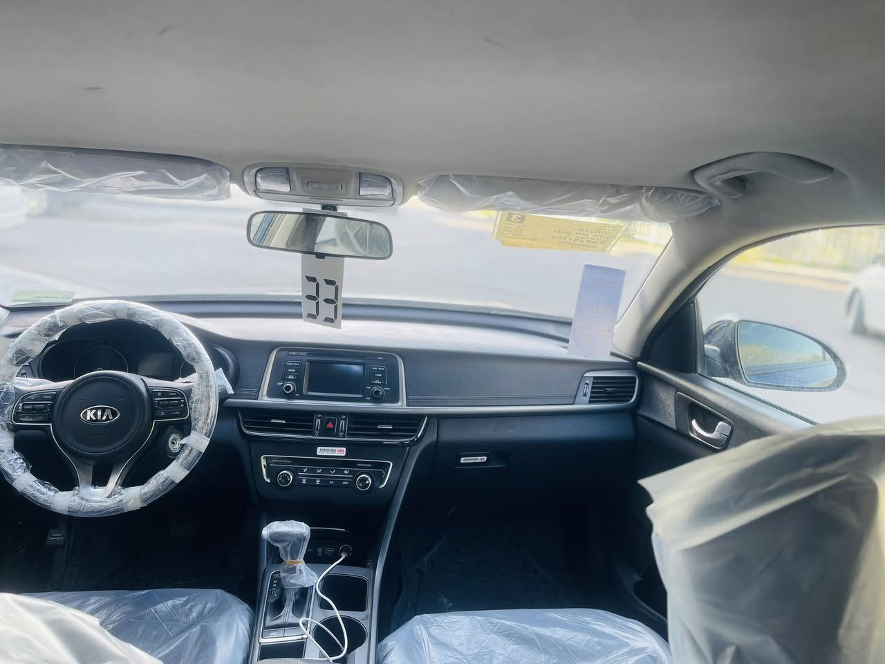 السلام عليكم كيا اوبتما للبيع (بدون مراوس) موديل 2017 بيهة صبغ جاملغ خلفي وباب خلفية بدون دواخل رقم شمالي وبسمنة سنوية وهزة جديدة تحويل ثاني يوم ماكو اي شكال والسيارة صارلهة عندي تقريبا (٣) سنوات علة ايدي استخدام شخصي
مواصفات السيارة
(1) ثلاث انظمة قيادية+ اشاير بل مري
(2) تحكمات ستيرن+ كامرة خلفية
(3) مكينة 2400 درجة اولى
(4) كير ١٠٠/١٠٠
(5) صدر وتبريد وتدفئة مكفولات
(6) ميكانيكيات وكهربائيات وحدادية درجة اولى
(7) تخم تايرات جدد+ داخل غرفة جديدة
(8) السيارة جاهزة مابيها اي نقص
(9) السعر ( ١٢٧ ) ورقة وبيها مجال
(10) المكان بغداد الكرخ للاستفسار ***********

