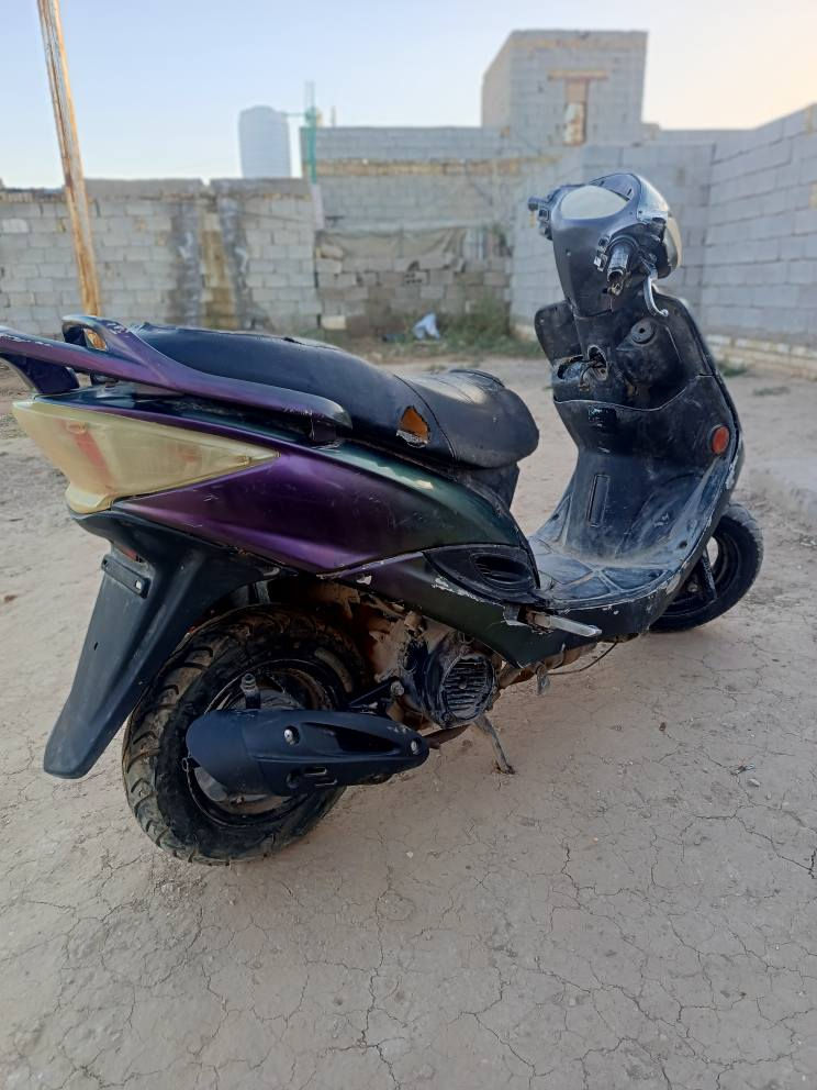 سلام عليكم شباب دراجه كامكو دراجه شوفت عينكم ماناقصها شي مراوس بدراجه ايراني كلك اوراق  مكاني رفاعي ***********
