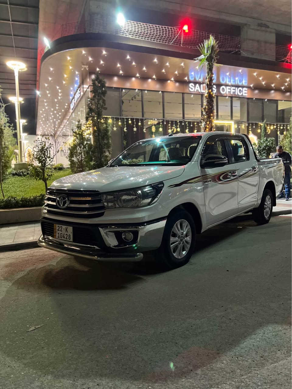 Toyota hilux 2016 
سەیارەیەکی خاوێن و بێ کێشەیە ١٠٠ هەزار کیلۆمەتر رۆیشتووە 
فول مواسەفاتی شەریکەی جیهانە سبوغی نییە تۆزێک تەعدیلی هەیە (کەمتر لە بستێک لە دەرگای سایەقە تەعدیلەکە ) 
سەنەوی و رەقەمی نوێیە 

سیارة نظيفه مآبي سبوغ 
ماشي ١٠٠ ألف كيلومتر 
مواصفات مكفول شريكة جيهان 
☎️*********** أربيل, العراق
