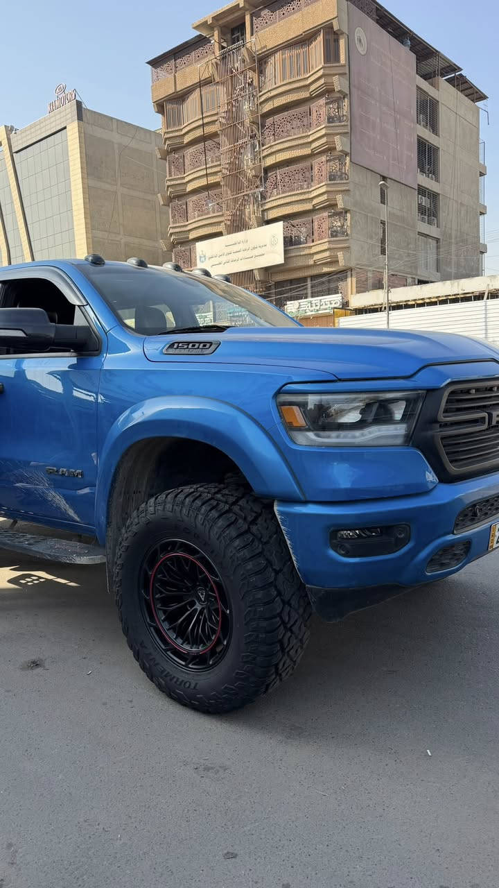 هذا الجميل مقاس 20 يتركب على اغلب التراكات الامريكية قوي جداً جداً ومحدود جداً
للتواصل / ***********
