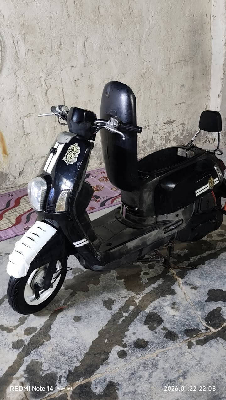 دراجه بوليسي للبيع دراجه كل شي شغال بيها محرك ناعم محرك ما بفتوح ابد دبلات وشاير لايته ماكينه ما تسمع صوتها نهضه سرعه دراجه بلاديه العنوان بصره زبير السعر 800 وبيها مجال للشراي هذا رقمي على الواتساب ***********  ولا اكو دراجه اراوس عادي واعطوني فرق
