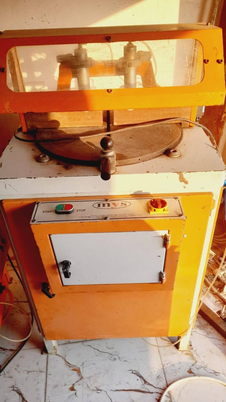 السلام عليكم.. معمل ثري فيز للبيع خمس قطع للتواصل
***********

***********
