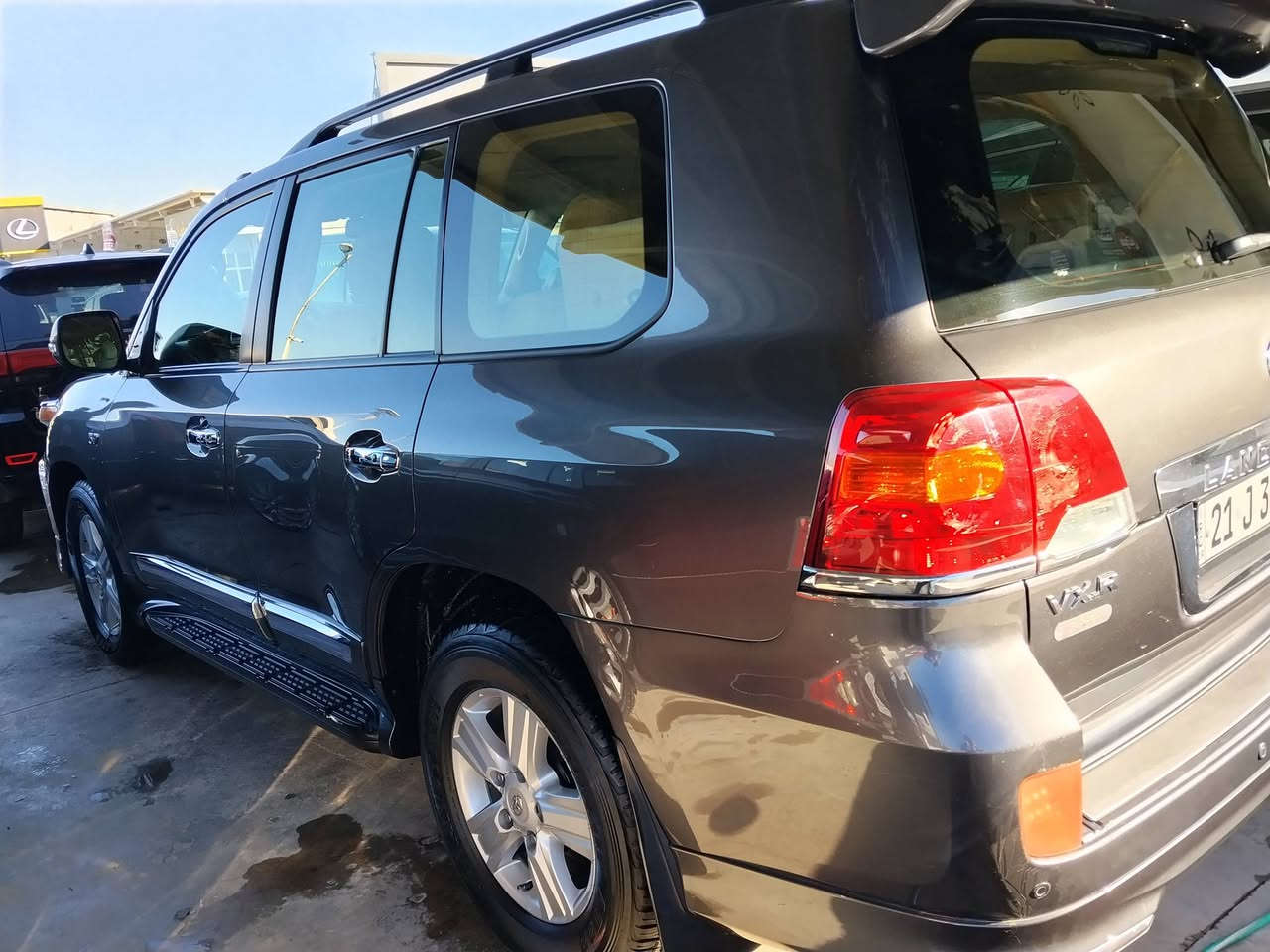 موديل 2013 كفاله بدون صبغ بريم حجم المحرك 5700 فول مواصفات
ماشي 152,000 كيلو متر السعر 380 وبيها مجال 
***********
