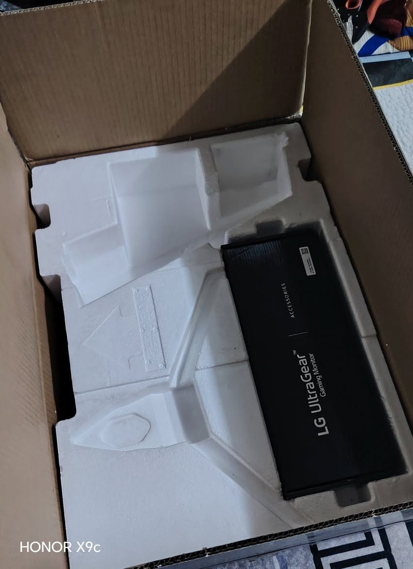 سلام عليكم شاشة گيمنك LG ultra gear 27GP95R مواصفات الشاشة قوية تفيد جماعة المونتاج والألعاب
4k native حقيقي
10 bit
144Hz-160Hz
1ms
nano ips
HDR 600 
نيفيديا جي سنك G-sync
AMD free sync 
منفذ الHdmi 2.1 يعني تفيد جماعة البلي 5 والXbox السطوع 1000:1 مع سماعات لوجيتك أفضل نوعية بالسوق عالية ونقية /ملاحظة أبيع شلع ماأبيع كل قطعة وحد السعر 600 أللي يحب يتفضل خاص أو التواصل على الرقم ***********
