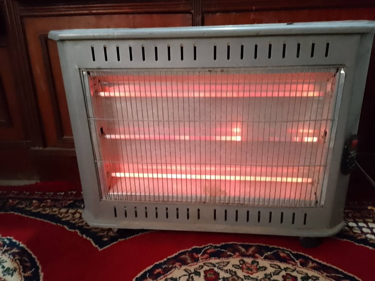 صوبه كهربائيه نضيفه جدا 5شمعات للبيع السعر 30الف دينار فقط 😍 تلفون *********** أو عالخاص
