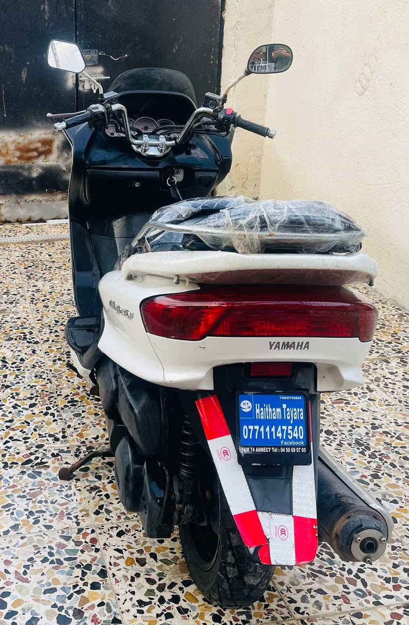 ما شاء الله، الدراجه ماجسته (Majesty) من الدراجات اللي لها هيبة وراحة معروفة، خصوصاً في المشاوير الطويلة.،
🏍️ للبيع: ياماها ماجسته (Majesty) - بحالة ممتازة،وجيده..،
الوصف العامة:
دراجة نظيفة جداً، مظهر أنيق وأداء قوي. تم الاعتناء بها بشكل دوري وهي جاهزة للاستخدام مباشرة ولا تحتاج لأي مصاريف.،،
✅ المميزات والمواصفات:
• الحالة الفنية: محرك (ماكينة) (مفتوحه)ناعم جداً وعلى الشرط.،
• المظهر الخارجي: (كفرات جديده) نظيف واللون مميز.الابيض،
• الإضافات: (زنون  LED، ).
• تايرات :  بحالة جيدة جداً.
💰 السعر المطلوب:
(700) الف/دينار (قابل للتفاوض ).
📞 للتواصل والمعاينة:
• رقم الهاتف: [***********][***********]
• الموقع: [ميسان /الميمونه]
