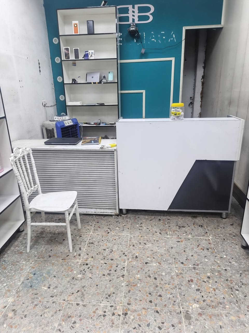 سلام عليكم فاترينات واكسسورات للبيع مكاني بغداد العبيدي *********** بيع مستعجل وبسعر مناسب
