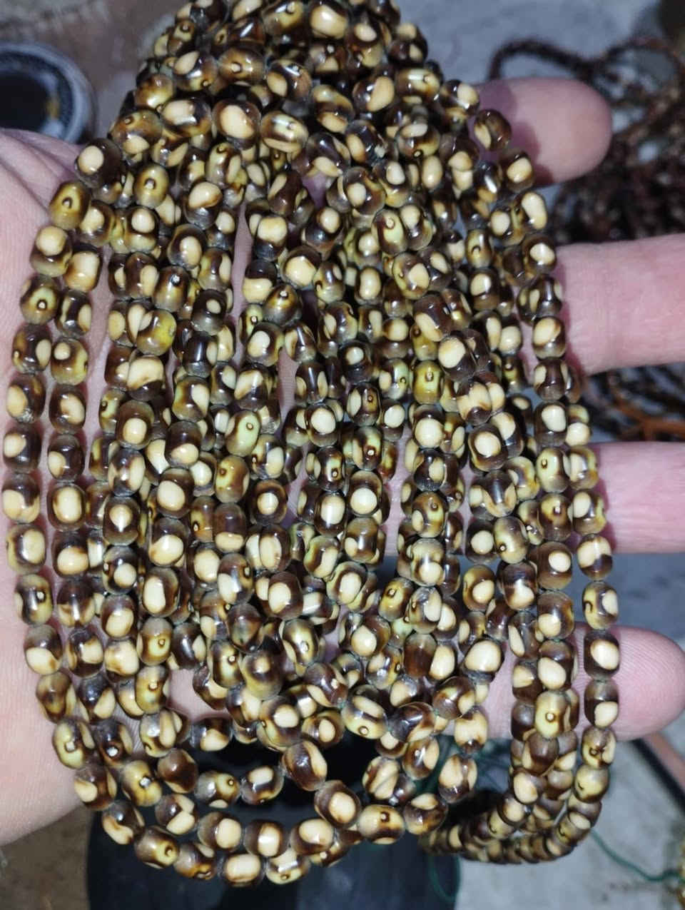 بۆ ئەم جەژن و بەهارە تەزبیحێکی شازت لەدەس نەبوو جلە کوردیەکانت لەبەر مەکە !!!!!!!!!!!!!!!!!
 هەموو جۆرە تەزبیحێکی شازو دەگمەن لای ئێمە بەردەستە 

گەیاندن هەیە بۆ هەموو کوردستان
***********
***********
ڤایبەر وەتساپ بەردەستە
