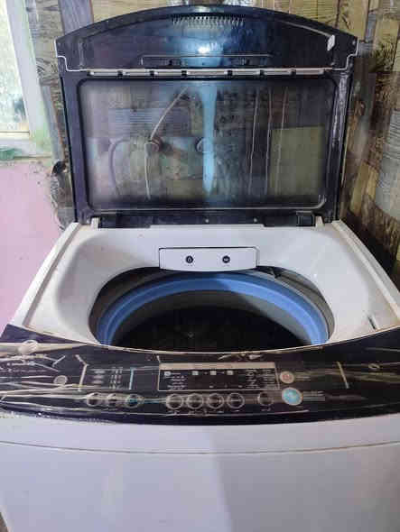 السلام عليكم ❤️ ❤️
غساله اوتوماتيك ⚡
حار وبارد👉🏻💤
استعمال قليل جديده كلش مابيه اي شي 

حوض كبير 
شغاله عل فحص 
السعر 800
*********** مكاني ديوانيه
