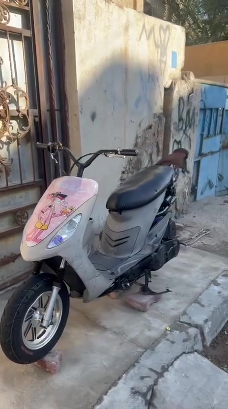 السلام عليكم ماكس قجمه
حربيه ما مفتوحة انا بوشتها ٥٥ اصليه 
سلف هندر كهربائيات شغاله 
لا نضوح ولا تبخير  
سعر ٧٠٠ وبيها مجال 
مكان بصره امن داخلي 
***********
