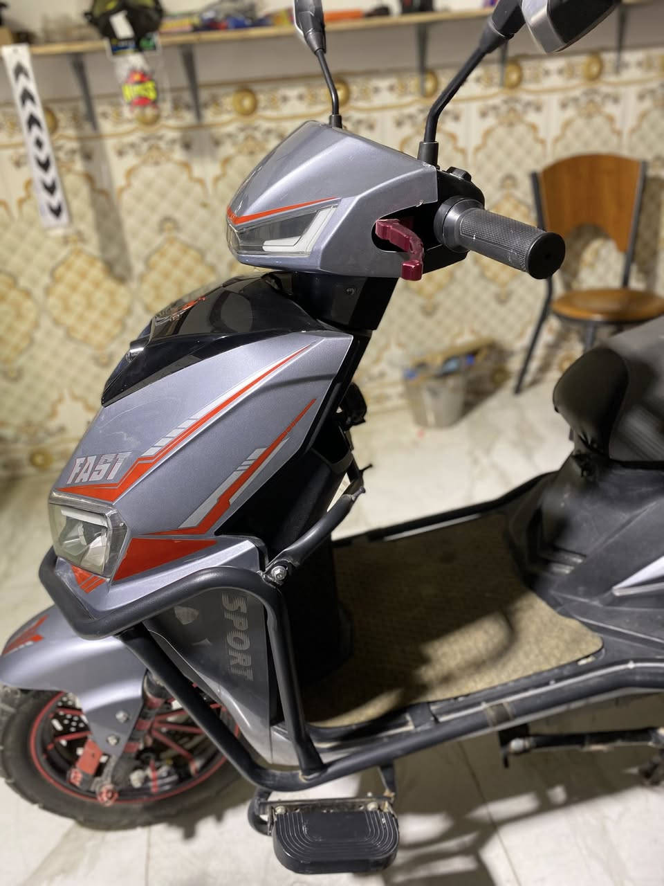 دراجة شحن يوزسكي شبح  6بطاريات مستخدم شي قليل يشتغل بصمه وكرت وسويج نظام R سماعات mb3 دراجه بعدها جديده يشباب السعر 600 للتواصل ***********
