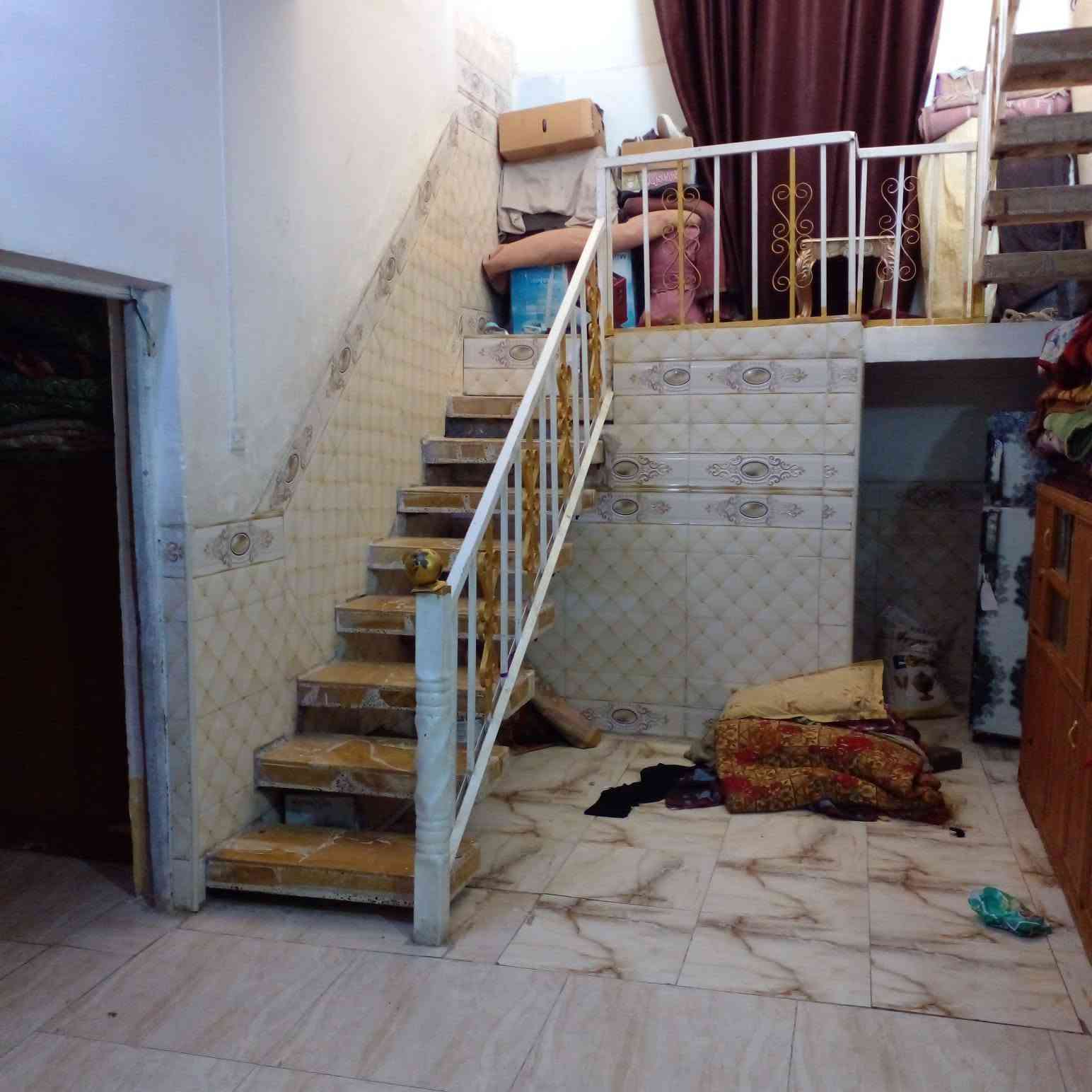 بيت للبيع طابو زراعي سند 25 المساحه ٢٠٠ متر السعر 50 مليون وبيه مجال للشراي يدلل موقع البيت حي الزهراء على شارع الشريفات ***********
