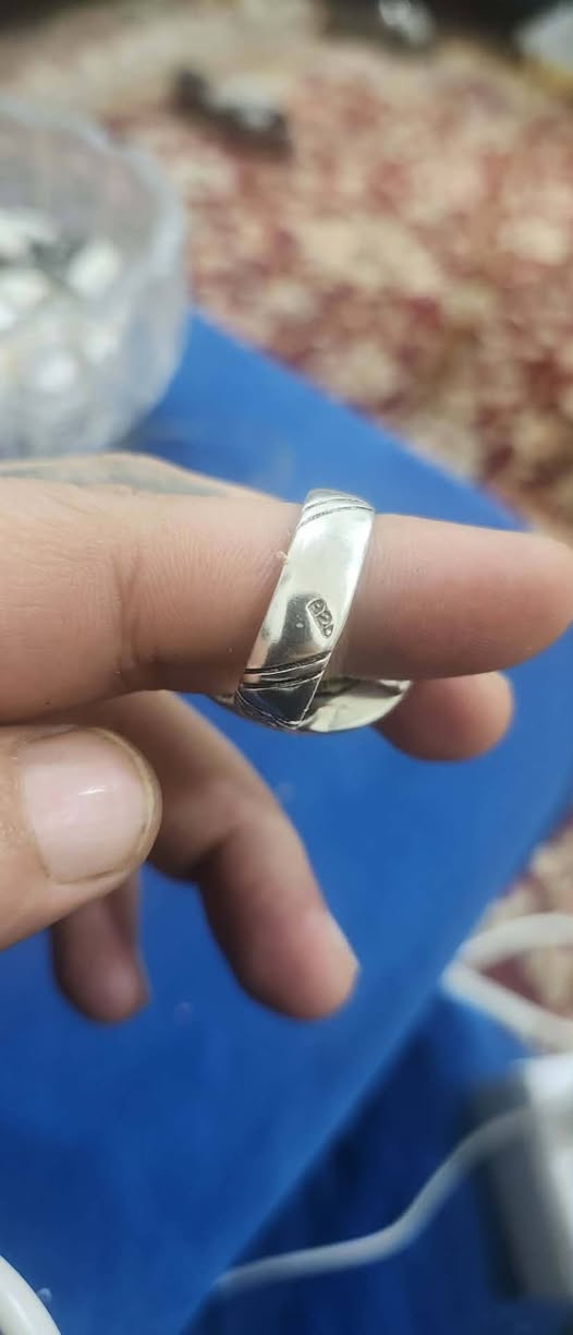 السلام عليكم للبيع او مرواس محبس سليماني فضه 925 صياغه ثقيله مطلسم  والتواصل *********** وتساب موجود توصيل كل المحافظات
