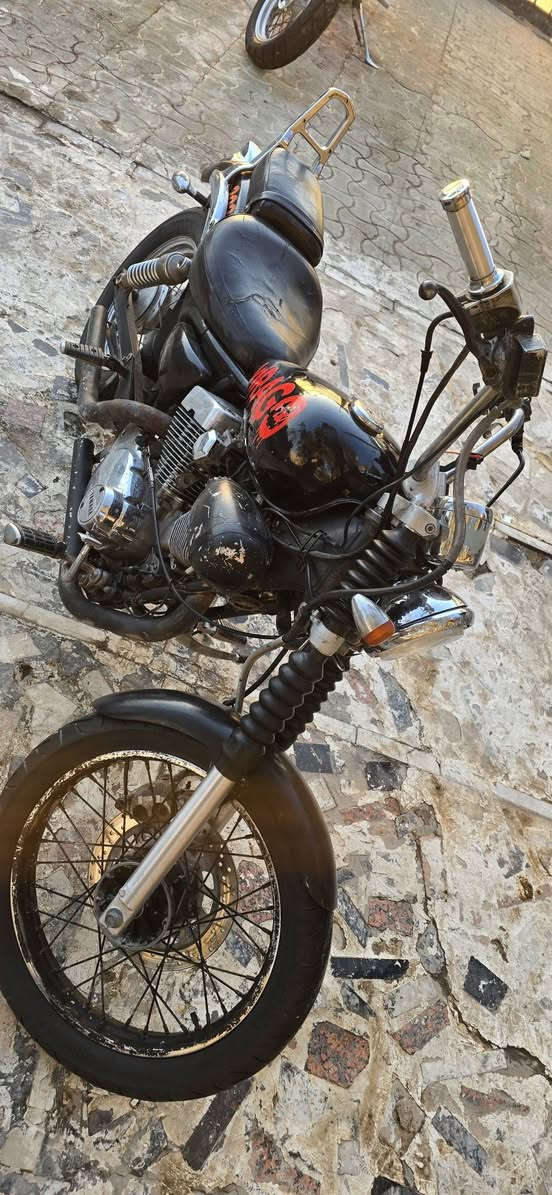 السلام عليكم
للبيع ياماها فيراكو ربع  موديل٩٩ يمكن مكينه مجفته جديد دراجه نضيفه كلش ما ناقصه شي  العنوان بغداد البلديات 
متواجد واتس اب 
***********
السعر ٨٠٠ وبيه مجال قليل
