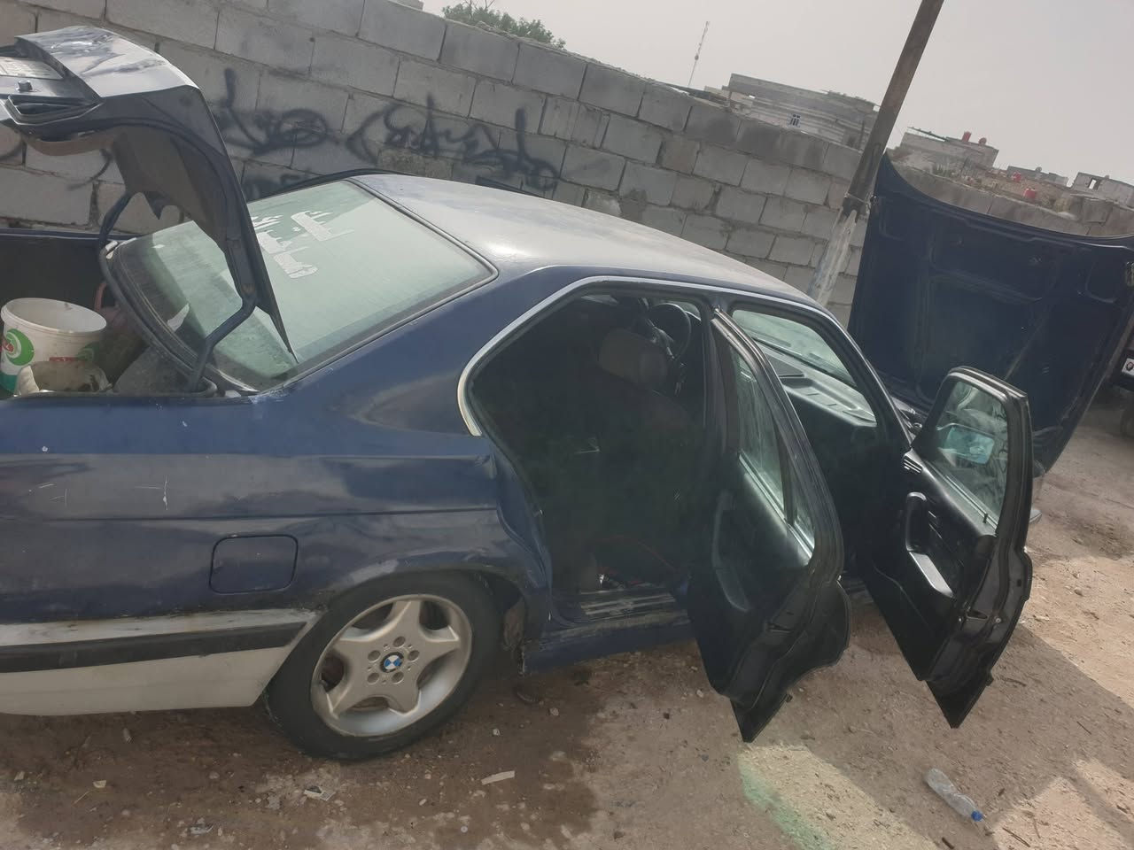 سلام عليكم سياره بي ام حجم ٥٢٥ ابلاد ما معمره مكينه محور بطه شرط تبريد كامله من كلشي شرط السعر ٤٠ ترهم مراوس رقم بصره لماني ***********
