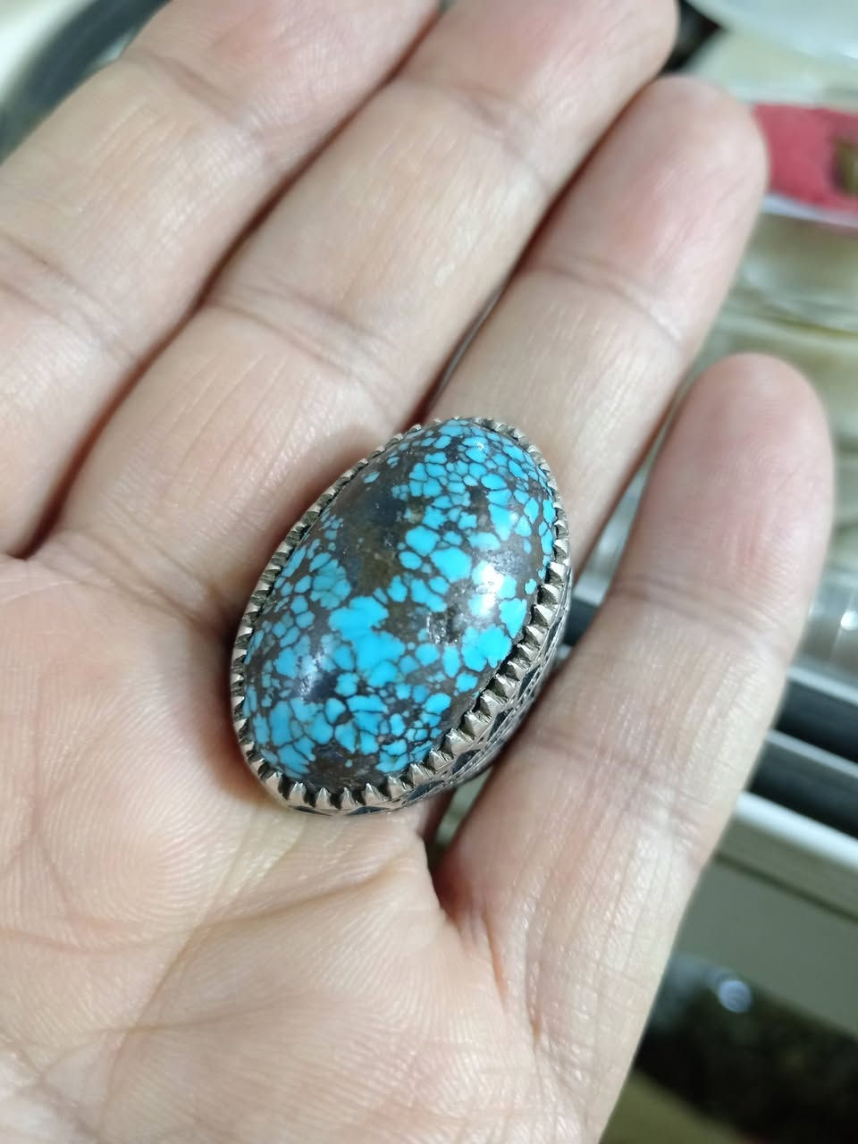 خاتم فيروز نيشابوري عنكبوتي طول الحجر ٣ سم وزن الخاتم ٢٨.٥ غرام صياغة ثقيلة سعر الخاتم ١٤٠ الف
العنوان كركوك ولدينا توصيل لجميع المحافظات وأي إستفسار الإتصال بالواتساب ***********
