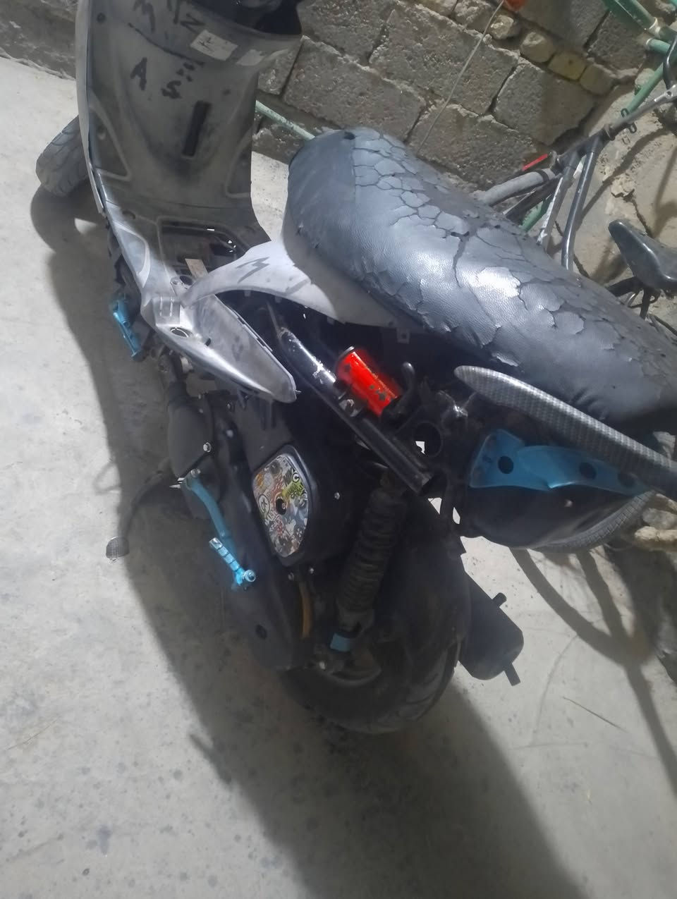 السلام عليكم شباب درجة ماكس حلو ونضيف بوش 49بالدي شلع شق القع زوج طائرات جدد صدر قدام جديد المكان البصرة كرمة علي السعر 375 *****************متوجد وساب
