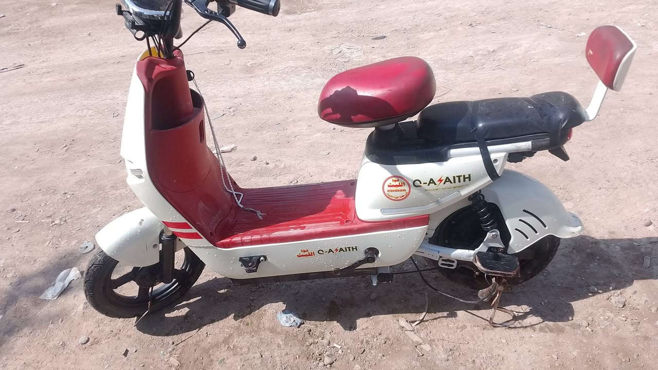 دراجة شحن للبيع 4 بطاريات ملف 1000 سرعة 50 3 نمر.  بطارية جديدة تايرات جدد شاحنة جديدة مكاني اقواس دوره قرب علوت رشيد سعر 200 وبية مجال فقط عداد السرعة طافي رقمي *********** واتساب
