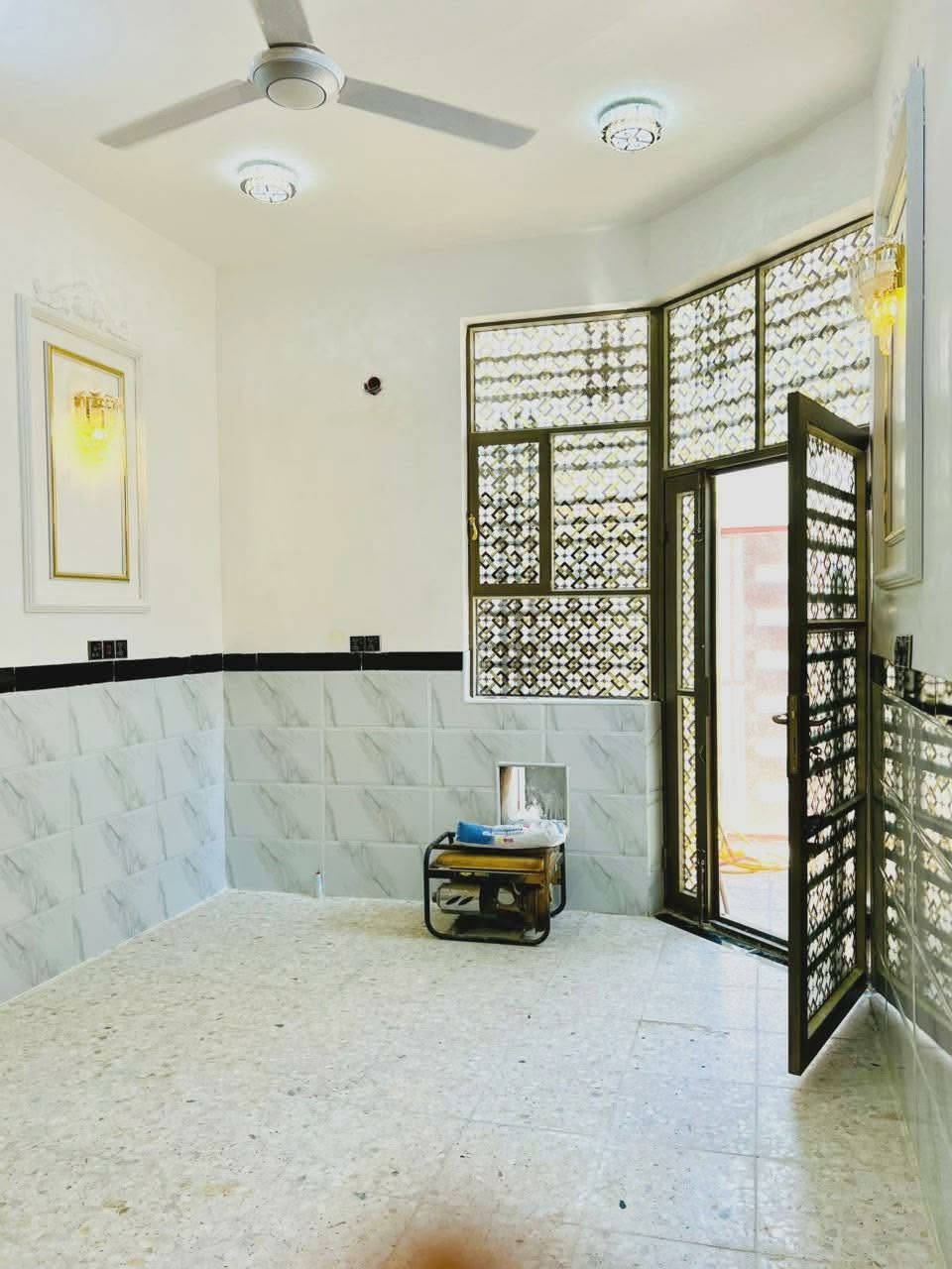 يا الله  بيت  البيع    🏡   100 متر
طابق  ونص
النداء  منطقة  52
 شارع المجمعات   عامود  54   البيت 
    شغل درجة اولى  شارع البيت   10 🛣 متر  مفتوح علا شارع   60  🛣 البيت  غرفتين 🛌 صاله عدد  2 مطبخ وستغبال وصحيات داخليه وخارجيه
السعر نتصل وتدلل ويوجد واتساب
ابو حسن     📲
***********
