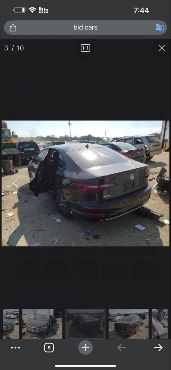 جيتا ار لاين فول مواصفات موديل2020 لون اسود ضرر بابين باب السائق والوراه مبدلين بأصلي وكالة بدون ايرباك ماشية 44 الف السيارة جداً نضيفة مكانها الموصل السعر162 وبي مجال
للتواصل *********** Singapore
