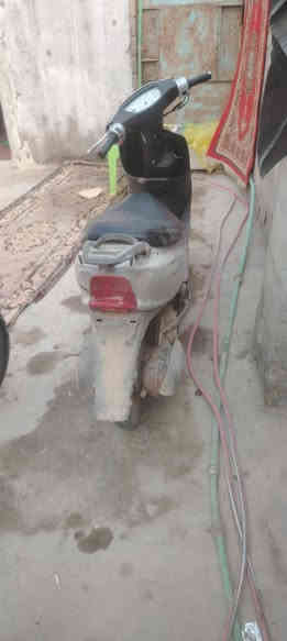 سلام عليكم دراجة عصفوريه كهربائيت كله شغاله كلشي بيه شغال سعر 175وبيه مجال مكاني قضاء القرنة *********** متواجد واتساب
