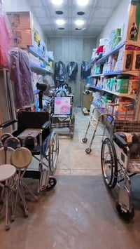 اني اخوكم محمد صاحب محل مستلزمات طبية مجاور ابو خليل العطار اي شي تحتا...