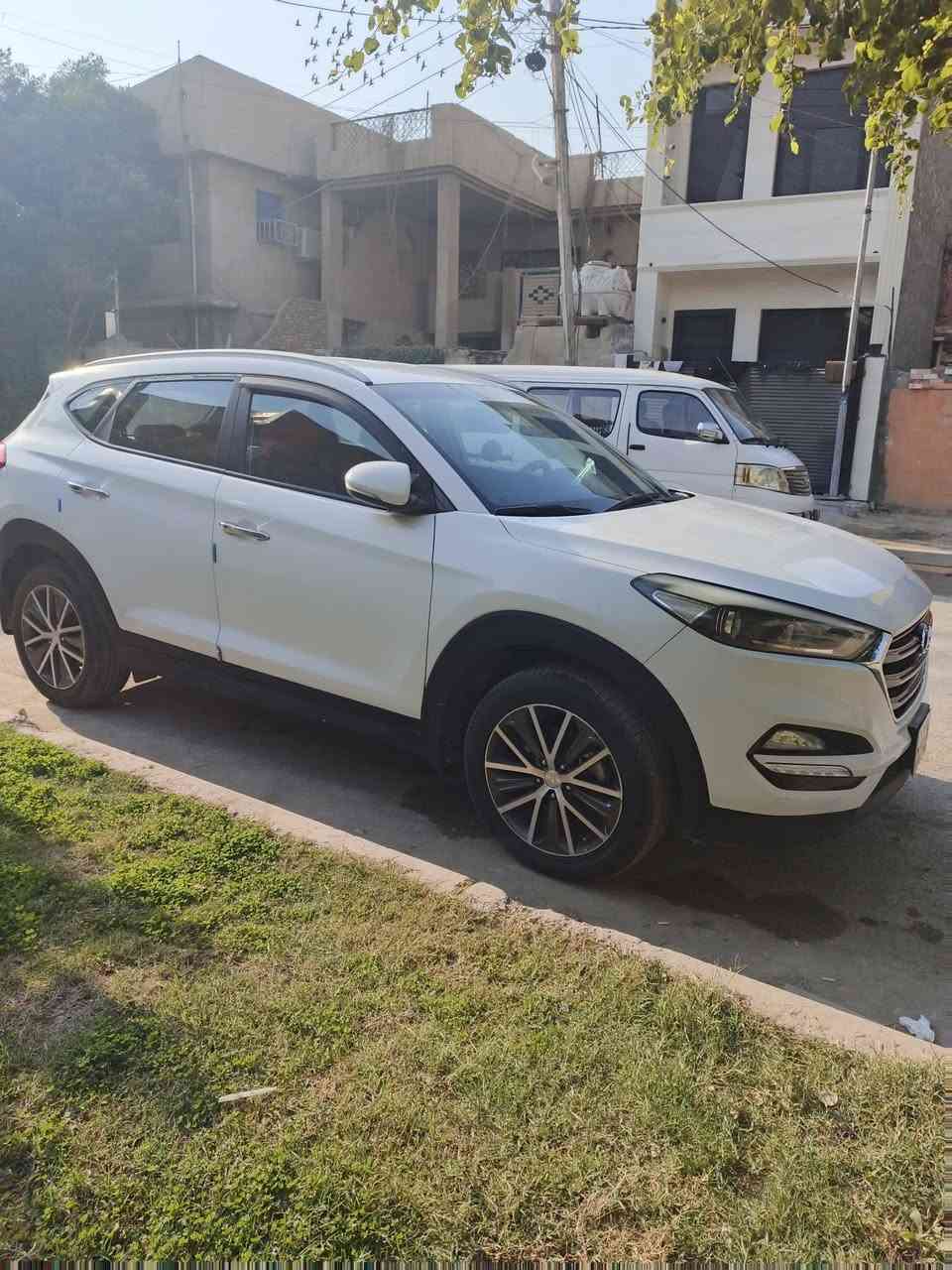 السلام عليكم ورحمة الله وبركاتة لبيع سياره توسان خليجي موديل ٢٠١٧ بغداد بسمي ماشيه ١٥٣ مكاني البياع الشرطه الرابعه والتفاصيل ***********
