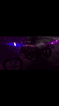 للبيع سيفان 5 كير  سعر 250 وبيها مجال 07844136448