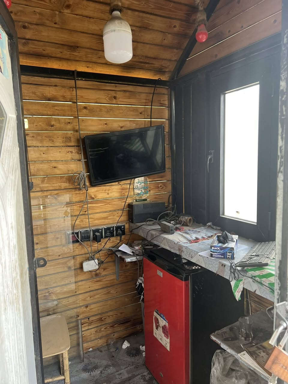 سلام عليكم
كرفان كاشير مطعم 
شغل درجه أوله حديد ثقيل 
جام ألمنيوم 
كهرباء نقطعه سبلت جاهز 
السعر خاص 
***********
