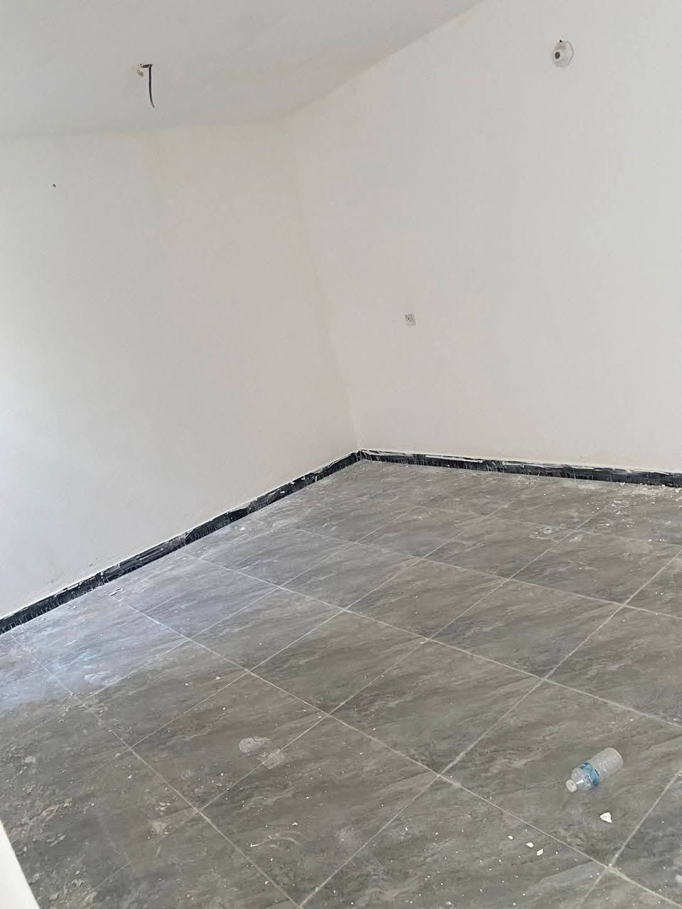 للبيع مشتمل 65م طابقين غرفتين نوم ومطبخ كبير وحمام فوك وجوه بناء جديد الموقع بغداد الراشديه شارع المراسمه بفرع جامع التواب الرحيم السعر 59مليون للاستفسار الاتصال *********** للبيع فقط واذا تريده استثمار هم يصلح
