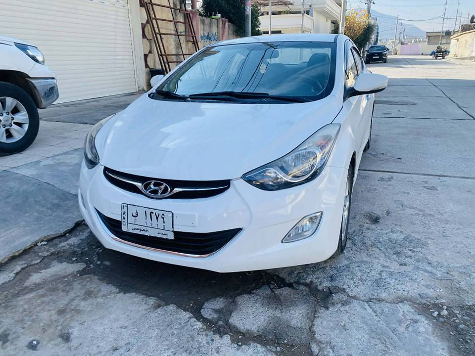 بەناوی خودای بەخشندەی میهرەبان
هۆندا ئاڤانتی بۆ فرۆشتن
بڕاوە بڕاوە
مۆدیل ٢٠١٣ سپی بەفری
فول فول مواسەفات تەنها سڵاید نیە
گێڕ ئۆتۆماتیک و عادی 
سوکان ڤۆلیوم و تەلەفۆن
کوشن جڵد و هیتەر و حاسە
ئاخر مەسرەفی کراوە 
هەموو گیانی بەشەرت دەفرۆشم 
یەک دینار مەسرەفی تێدا نیە 
توندو تۆڵی کارەبایی بەشەرت
هەیکەلی زۆر جوانەو لوسە 
چوار تایەو ویلی زۆر جوان و نوێی لەژێرە
گێڕ و مەکینەو هەموو شتی بەشەرت
مەکینەی یەک تۆز دەنگی بەگنی دێت
سەقفی بێ شوختو چاڵو بێ بۆیاغ 
بەکورتی و پوختی ماڵی دۆستە بۆ ڕاگرتن 
سعری ٥٣ و معامەلە
 شوێن ڕانیە ..
ژ.م. *********** یان ***********
کۆڕەک واتس ئەپی لەسەر 
مەسجیش کراوەیە رانية, السليمانية
