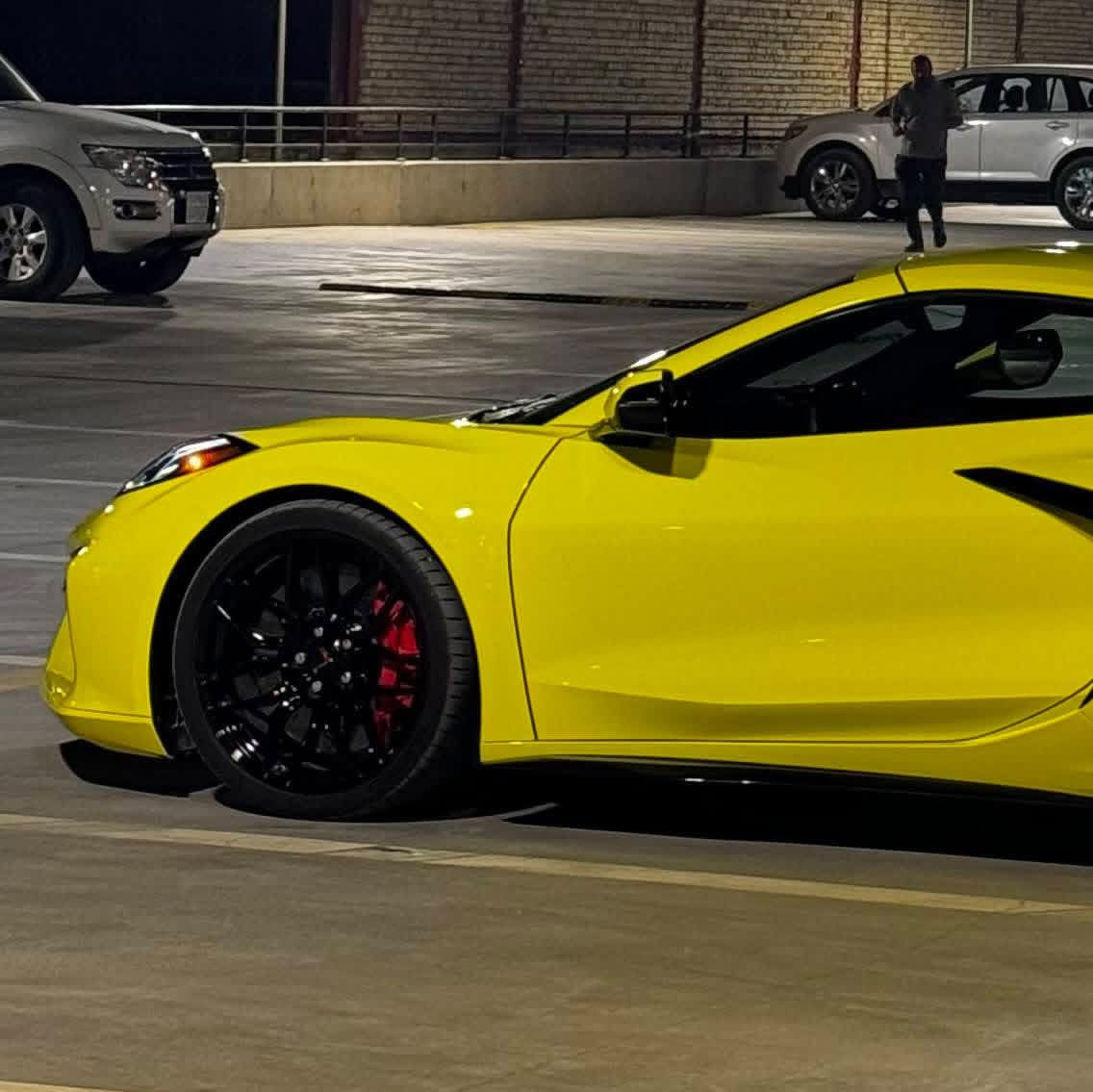 ‏Corvette C8 Zo6 3LZ Convertible Carbon Ceramic Brake

( السياره قطعة من اصل ٣ قطع بالعراق )
( والوحيدة بنسخة الكاربون سيراميك وسقف كهرباء )

الموديل :٢٠٢٤ 
رقم السياره : بغداد 
ممشى السياره :  ١٠  آلاف فقط
الكفالة : محرك / گير / اكسل / شاصي  الكل بحالة الوكالة
الصبغ : نص الجاملغ الامامي

تفاصيل اكثر خابرني وتدلل ***********

تفاصيل عن السياره للحاب يعرف  :

السياره عليها اقوى محرك تنفس طبيعي بالعالم 

تسارع السياره من ( صفر - 100 ) ب 2.6 ثانية فقط

سعة المحرك : LT6 V8 5.5L flat-plane crankshaft

عدد الأحصنة : 670 حصان

عدد دورات المحرك : 9000 دورة بالدقيقة

بساتم المحرك مصنوعة من (Forged Aluminum) 

اذرع المحرك مصنوعة من التيتانيوم 

محرك السياره يجي من الوكالة ب دبل ثروتل مَقاس كل واحد (86mm)

نوع الاكزوز : هدرز ستانستيل 4x1 ( لونگ تيوب هدرز )

منضومة البريك : كاربون سيراميك بريك، تجي على الZo6 3LZ  سعرها ( 20 الف دولار )

المواصفات (فول 3LZ) : جكات / كشف كهرباء / كاربون سيراميك بريك / رادار امامي / ستيرن كاربون فايبر من الوكالة / كشنات ريكارو GT2 كاربون فايبر / سقف السياره كنتارا / كشنات تدفئة تبريد / نطام سماعات BOSE / المراية الوسطية كامرة / رادار جانبي / كامرات امامية عدد ٢ (للأصطفاف والتسجيل اثناء السباقات ) / حساس وكامرة خلفية / شاحن لاسلكي / المرايا الجانبية كهربائية / الصندوق الامامي والخلفي شفط .

