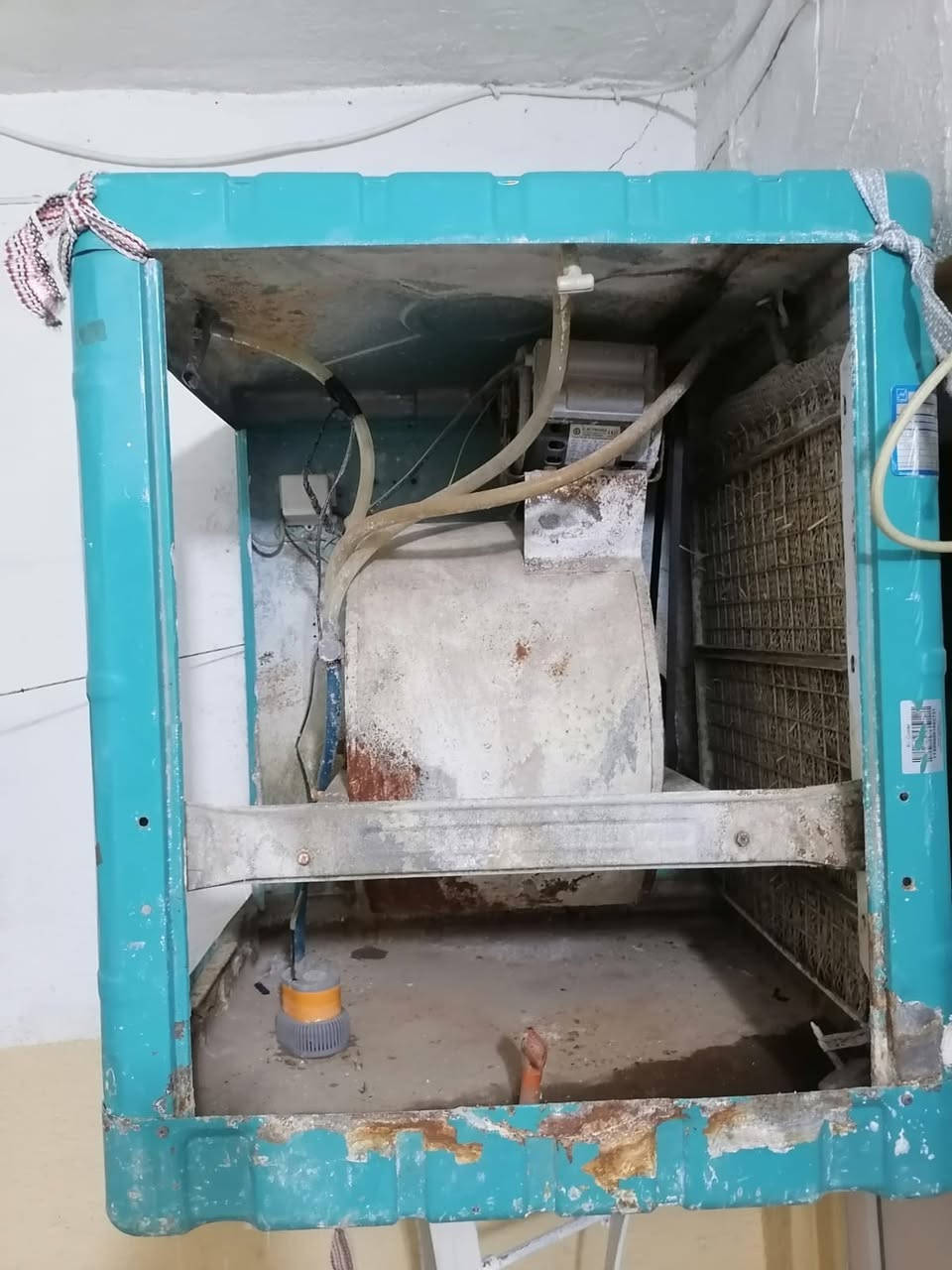 للبيع أغراض بيت نظيفة وبحالة ممتازة:
🔹 غسالة هيرو الأصلية
استخدام قليل ونظيفة جداً كما موضح بالصور
شغالة 100٪ وعلى الفحص
🔹 كاونتر مرتب ونظيف
قطعتين سنك وملحق
قياس كل قطعة 2 متر
🔹 مبردة كبيرة
نظيفة وشغالة ممتاز
برّافف إيرانية وعلى الفحص
📩 للاستفسار والمراسلة خاص


**إذا كنت صاحب هذا الإعلان وتريد حذفه لأي سبب، رجاءا أرسل رسالة إلى الدعم الفني**