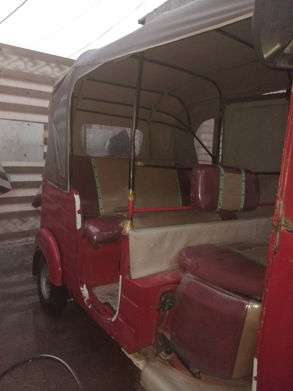 السلام عليكم
2018/10/1 اوراق كامله اصوليه تكتك نضيفه ومابيهه اي نقص ولا بيهه صبغ.
مكان الكماليه سعره 3600وبيهه مجال
الشراي يتصل ***********
