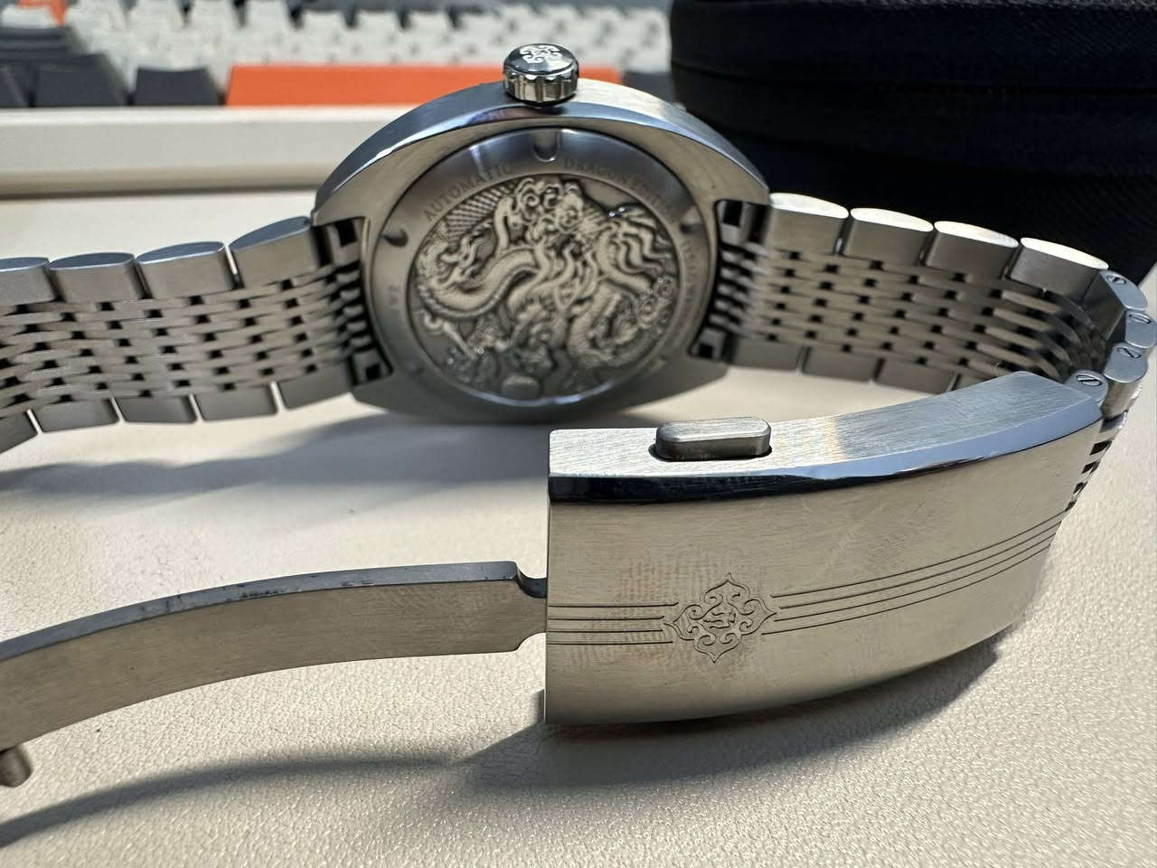 ساعة ixdao
ساعة نادرة جدا و مميزه 
اطار سيراميك مقوى و جام ياقوت درجة أولى محرك اوتوماتيك درجة أولى 
السير مشبك من الطراز الاول 
نحت يدوي خلفي 
ساعة تحفة فنية 
الساعة كاملة المرفقات


**إذا كنت صاحب هذا الإعلان وتريد حذفه لأي سبب، رجاءا أرسل رسالة إلى الدعم الفني**