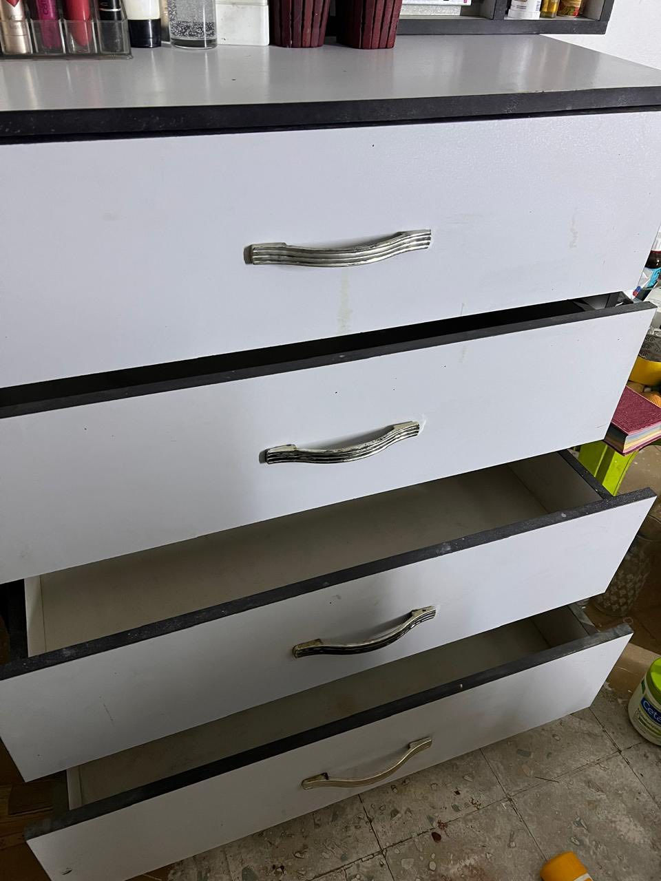 كنتور +ميز تواليت مستعمل نضيف اريدة ب100الف للتواصل ع هذا الرقم ***********
