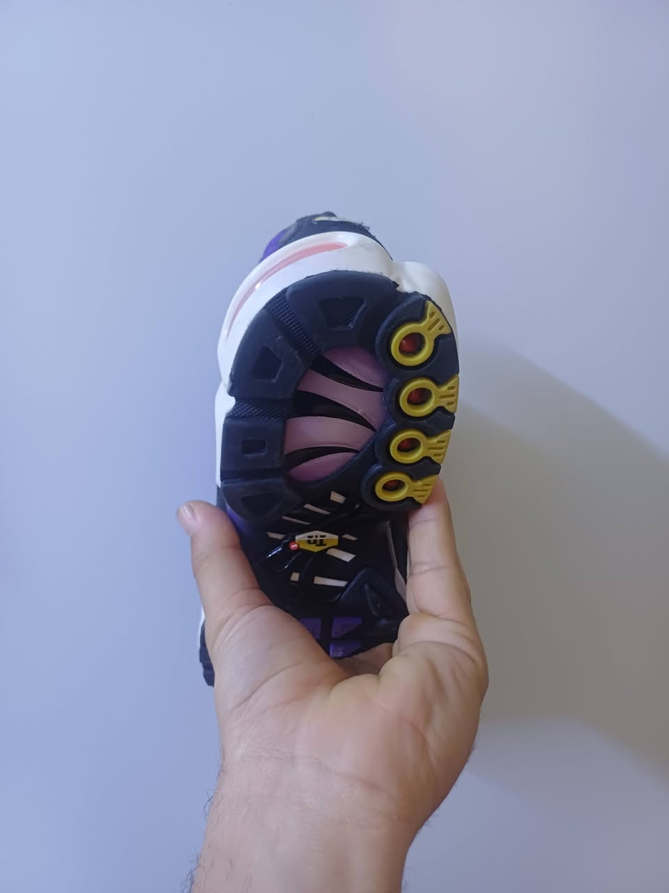 حذاء Nike Air Max TN
النضافة 100% غير مستخدم 
القياس 43
السعر 30 الف   
(***********)
