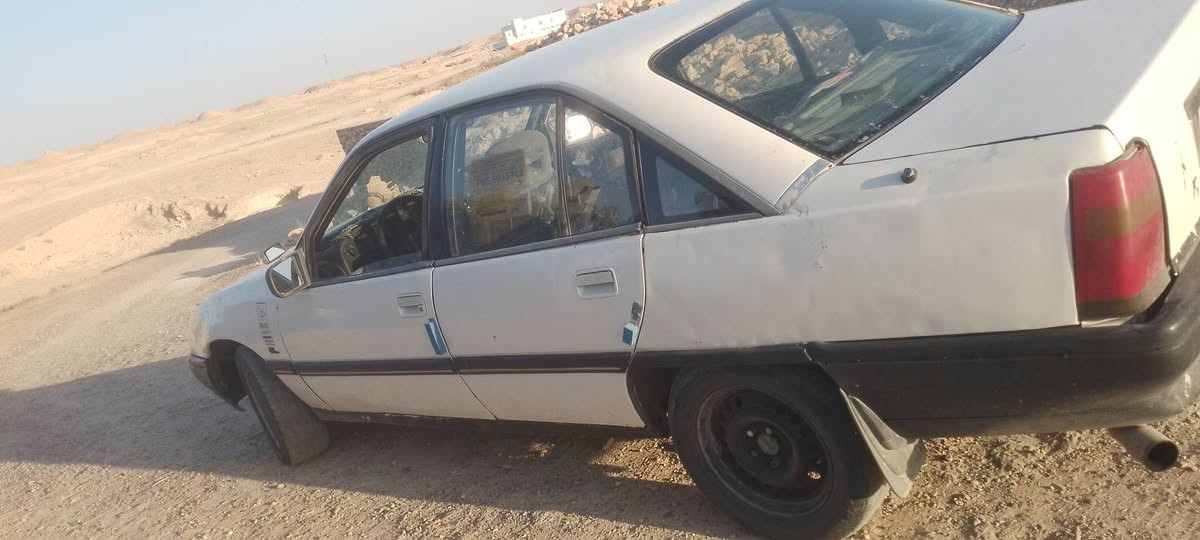 السلام عليكم اوبل للبيع بيها بدايه تبخير سعرها مناسب 16 موديل 89 رقم انبار السنويه عظم عاج نظيفه والله *********** هذا رقمي خاص ماكو

