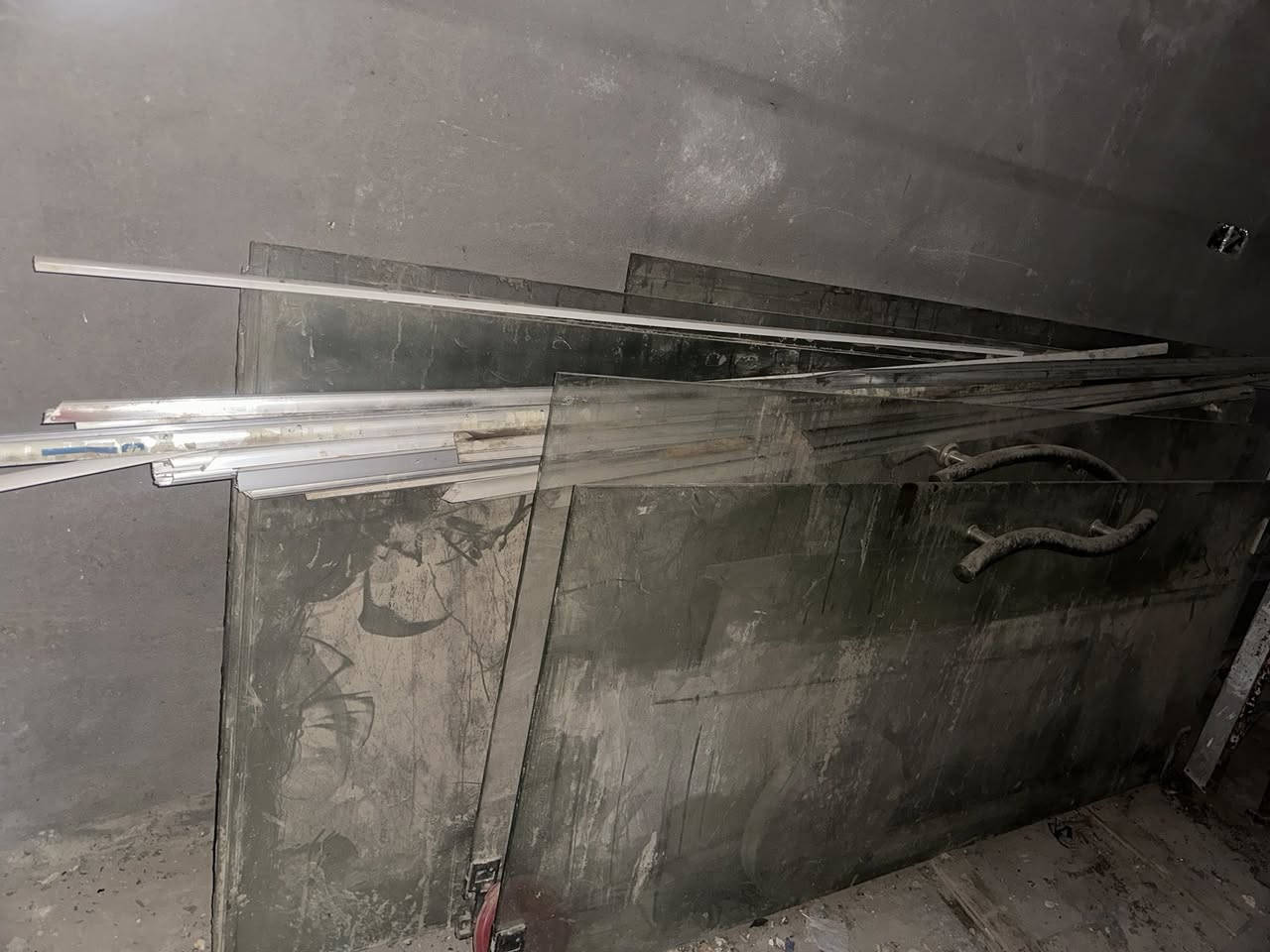 السلام عليكم جام للبيع
ابيعهن بالكامل مو بيع قطع 

للاستفسار الاتصال على الرقم

***********
